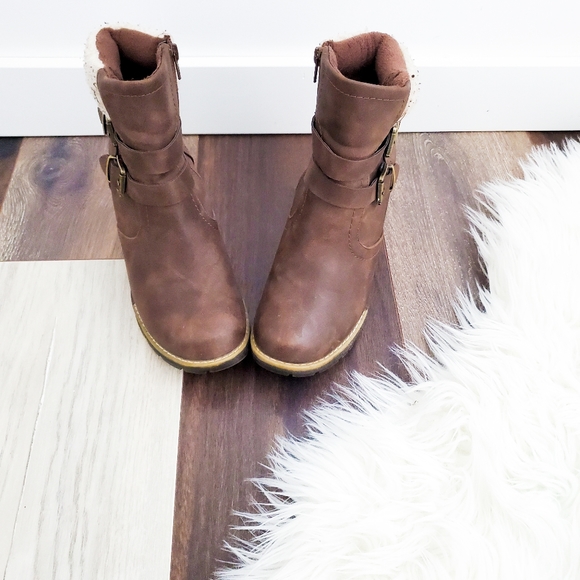 Heeled booties - Picture 2 of 6